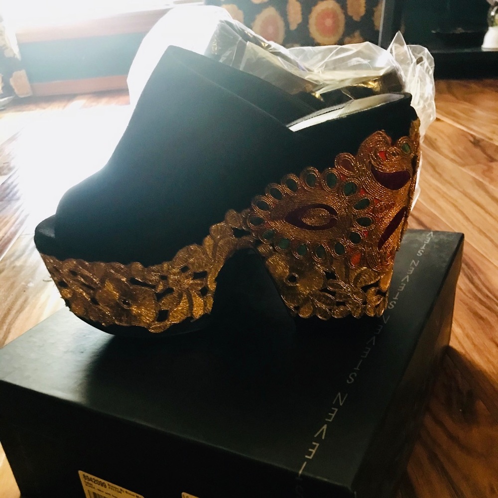Steven by Steve Madden black suede peep toe clog🔥